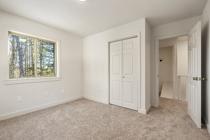 Building Photo - 17 Ice Pond Rd