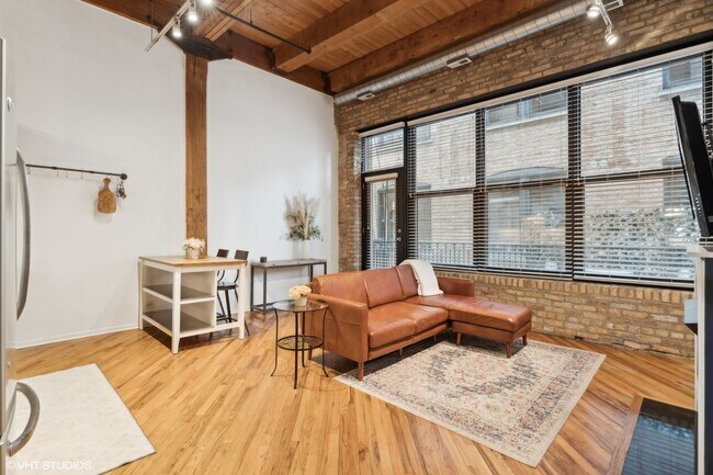 Building Photo - 226 N Clinton St