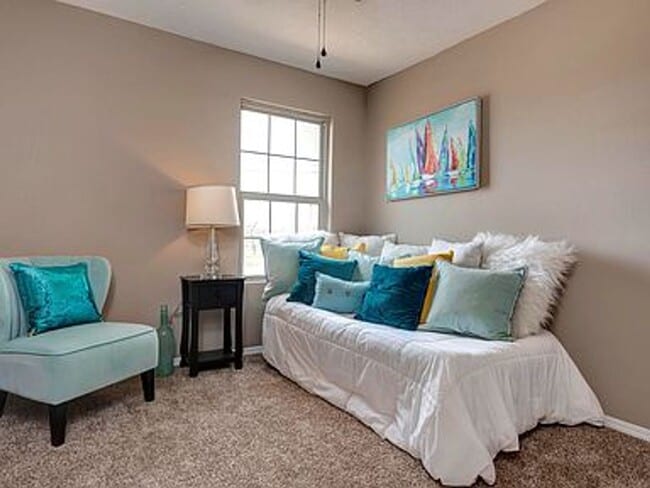 Building Photo - Luxury, Location, and Convenience.