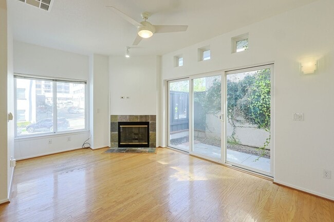 Building Photo - 2 Bed / 2.5 Bath Condo – Walk to Balboa Park!