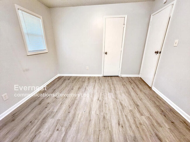 Building Photo - 8249 Kendrick Rd