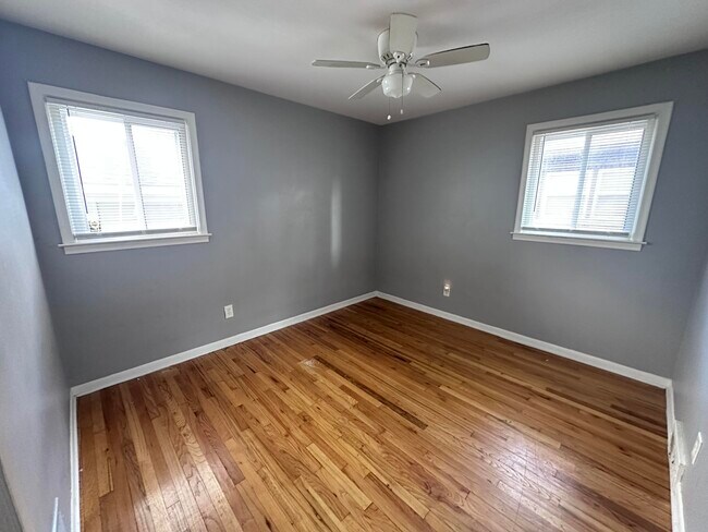 Building Photo - 4697 Pelham St