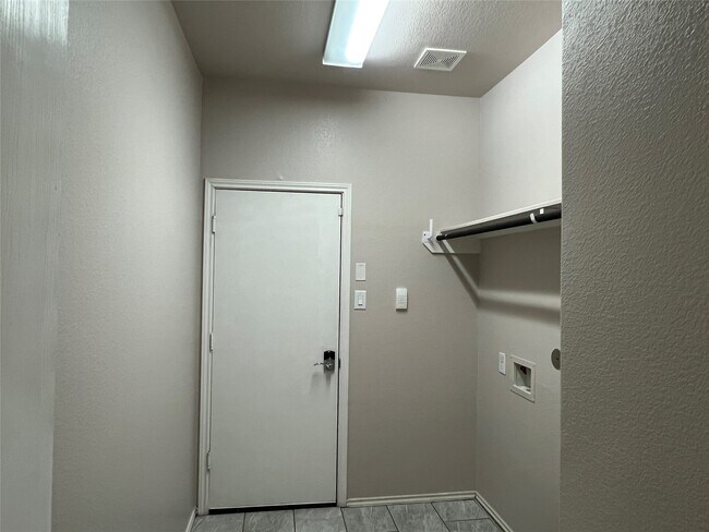 Building Photo - 11418 Barbican Court