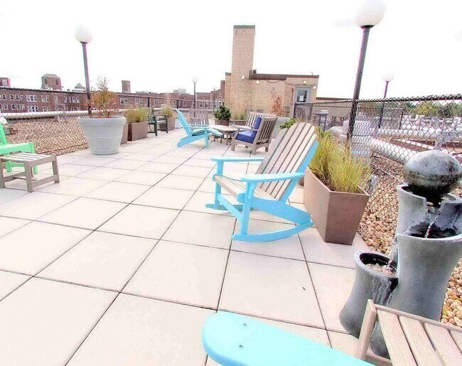 Building Photo - Wilshire Park Condo Studio with Den with Park views in Cleveland Park!