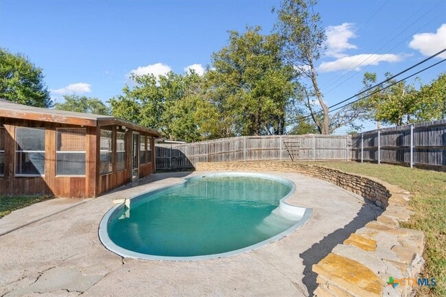 Building Photo - 907 Willow Brk St