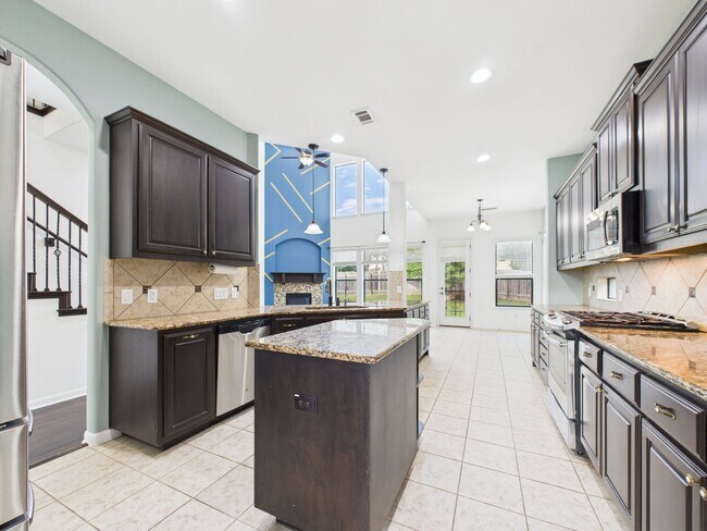 Building Photo - Sendero Springs