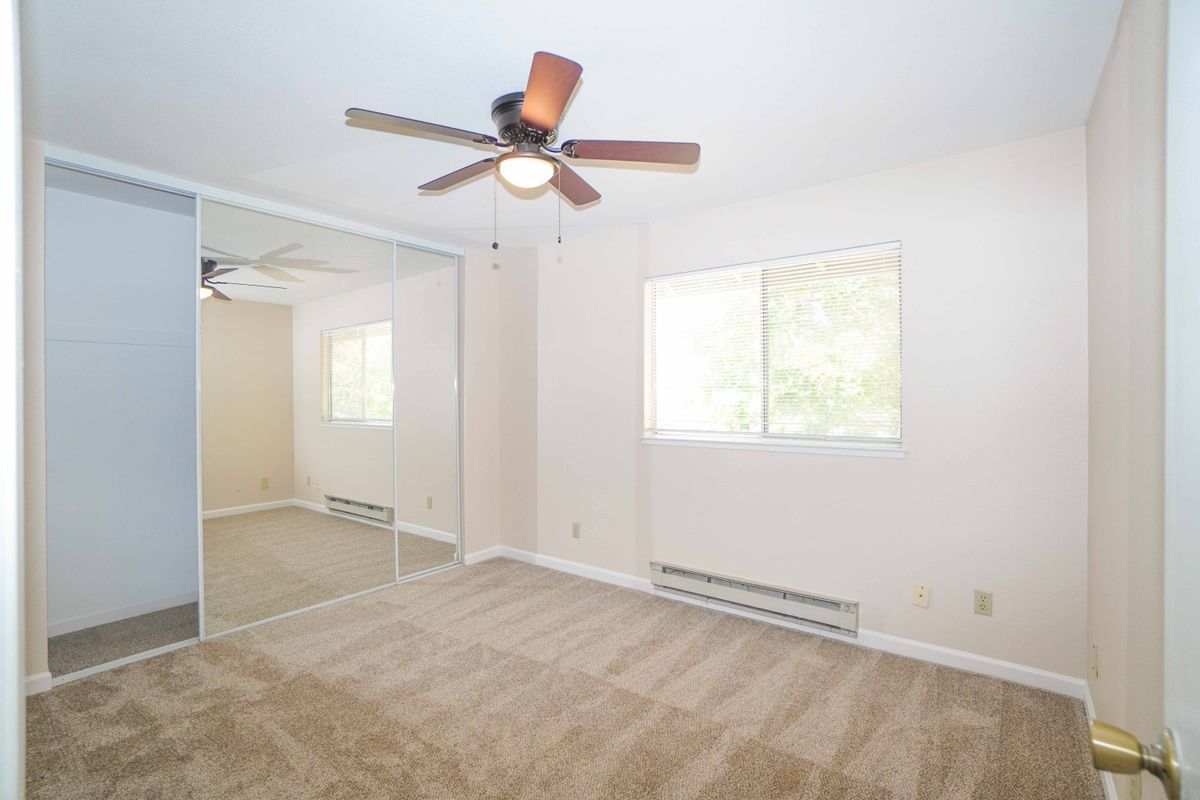 Building Photo - 3670 Silver Oaks Way