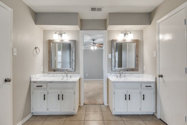 Building Photo - Gorgeous Hidden Treasure in Garland