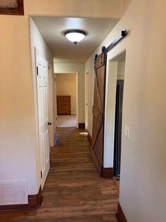 Building Photo - Beautiful Bountiful Home Near Temple & Mueller Park – Prime Location