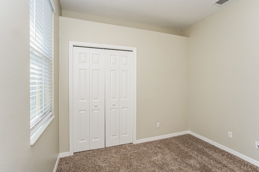 Building Photo - 3807 101st Ave E