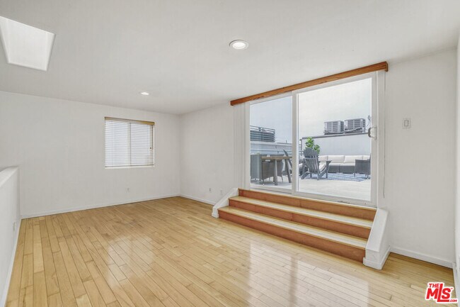 Building Photo - 115 Galleon St