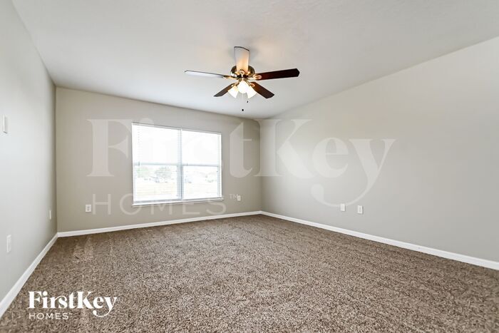 Building Photo - 10915 Banyan Wood Way