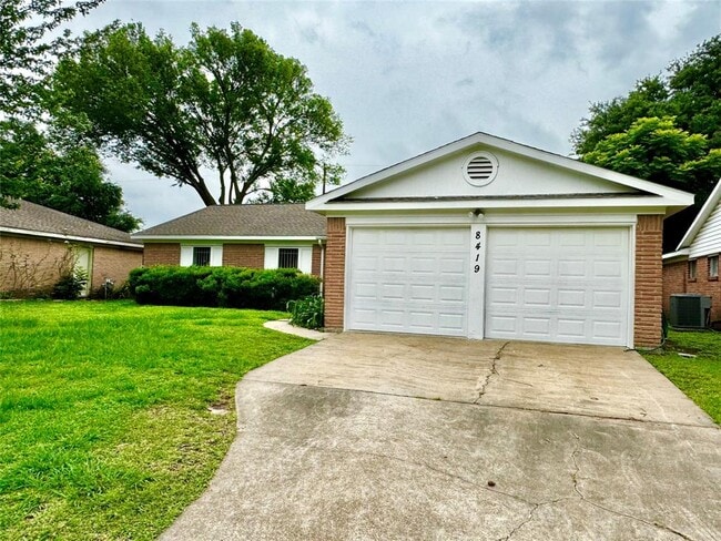 Building Photo - 8419 Neff St