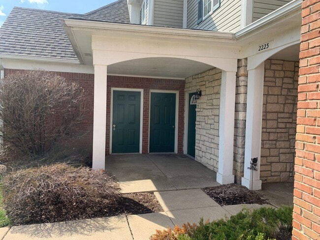 Building Photo - 2-Bedroom, 2-Bath Condo for Lease – Manors of Regency, Shelby Township