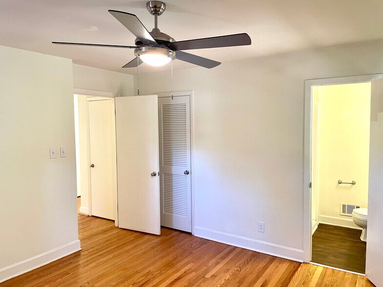Building Photo - 6524 Idlebrook Dr