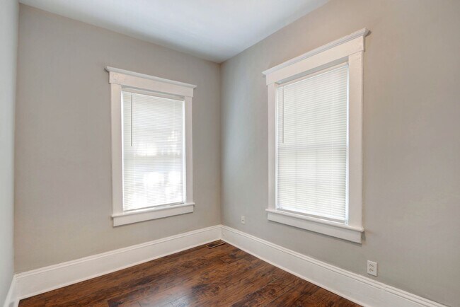Building Photo - 1505 Reynolds St