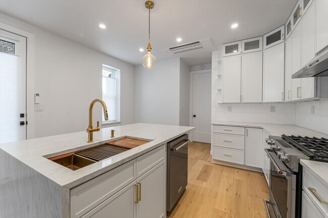 Building Photo - 36-34 11th St