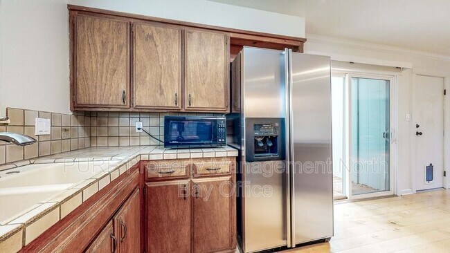 Building Photo - 3225 Meadow Glen Dr