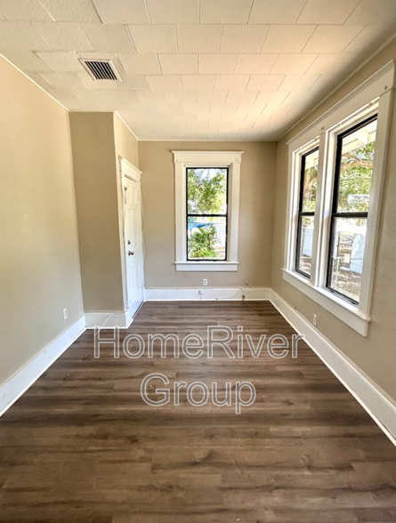 Building Photo - 509 27th Ave S