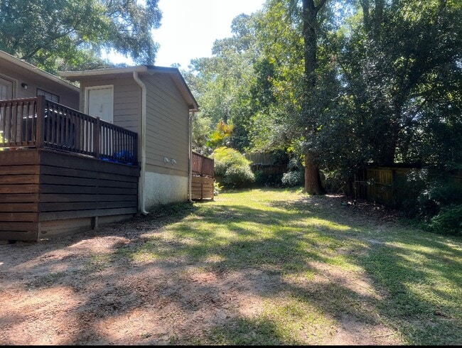 Building Photo - COMING SOON – 2BR/1BA Duplex in Tallahasse...