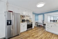 Building Photo - 429 Cartier St