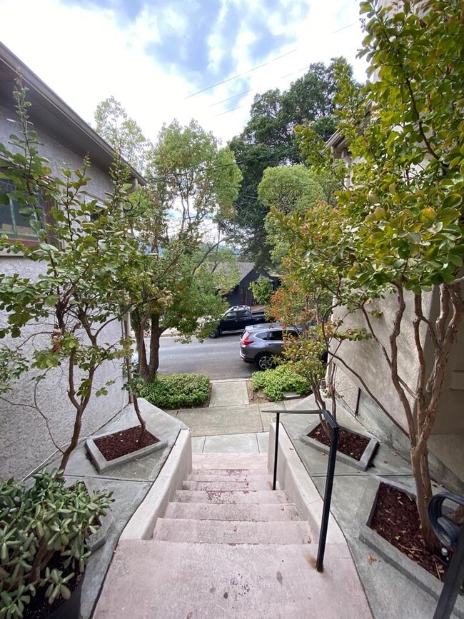 Building Photo - 1242 Susana Street