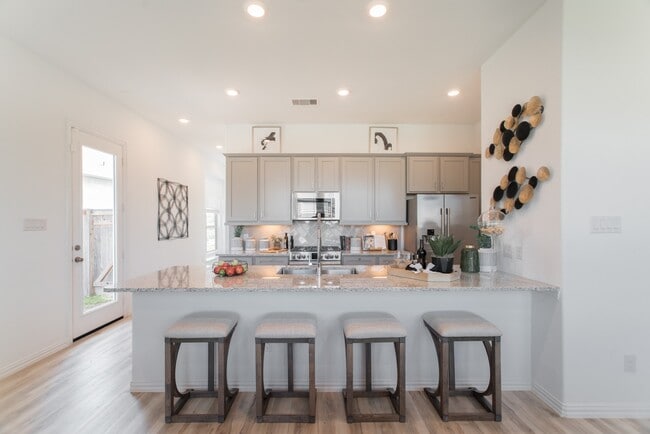 Building Photo - 438 Lake Day Dr