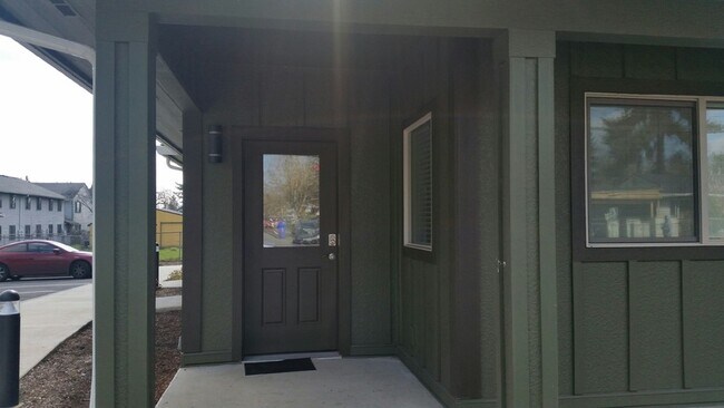 Building Photo - 8300 SE Flavel St