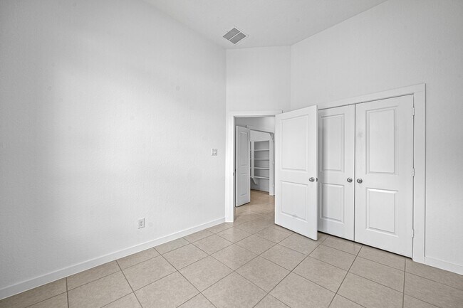 Building Photo - 2221 Forest Trace Ln