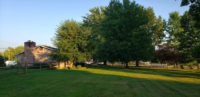 Building Photo - 2040 Megrue Dr