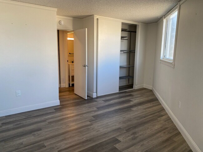 Building Photo - AVAILABLE NOW! Recently remodeled condo on Cherry Creek Trail + Move in Special!