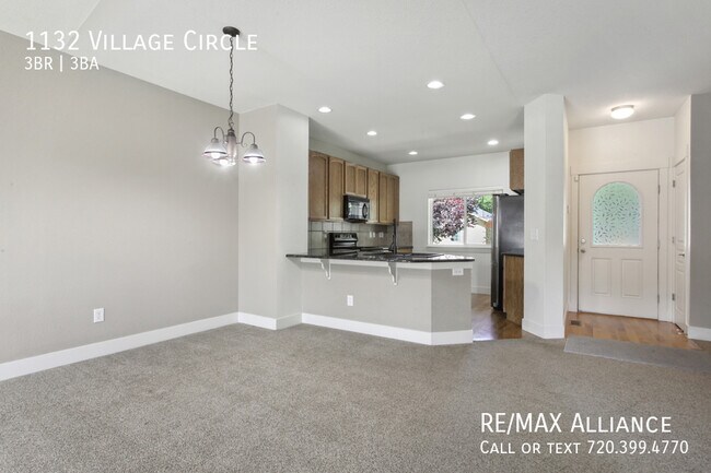 Building Photo - 1132 Village Cir