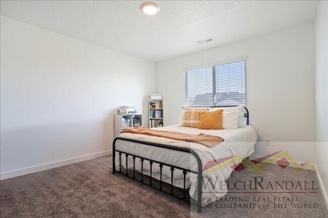 Building Photo - Great Space, Great Location - 3 BR Lehi Townhome! ** MOVE-IN SPECIAL **