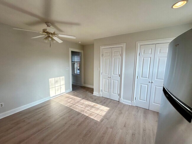 Building Photo - PLEASANT RIDGE - Huge Meticulous 2 bed 2 story home.  Fenced yard.
