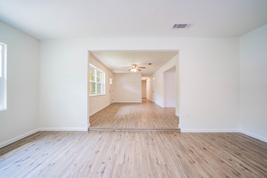 Building Photo - 1109 Booker Ave