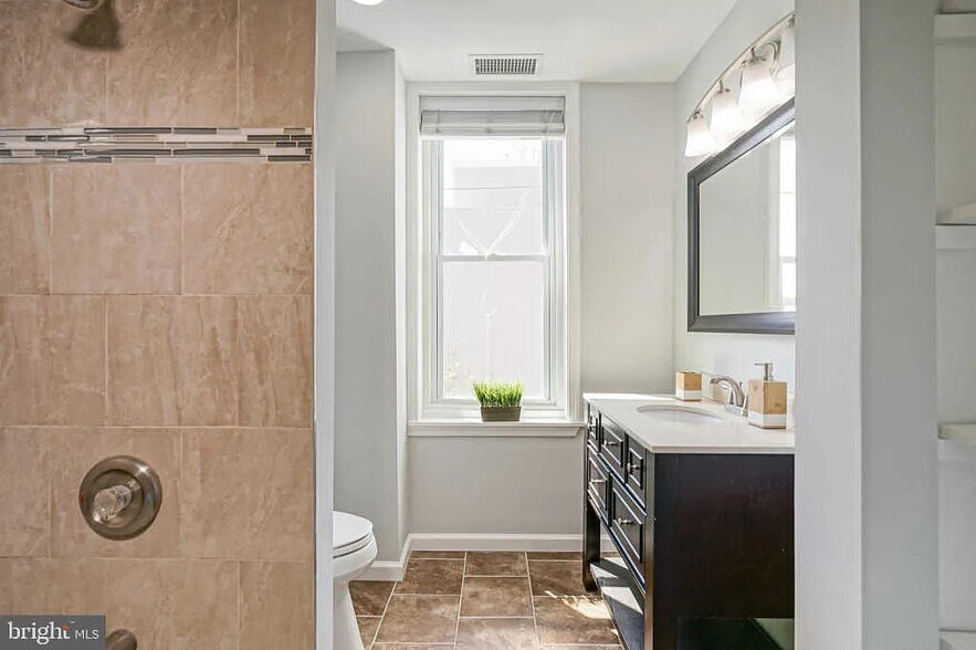 Building Photo - 217 Shurs Ln