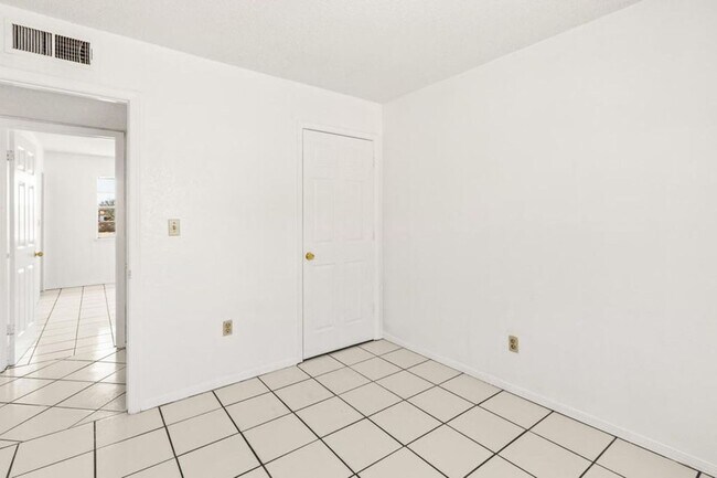 Building Photo - 11701 Henry Phipps Dr