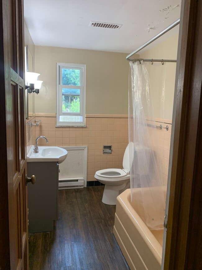 Building Photo - 465 W 3rd St