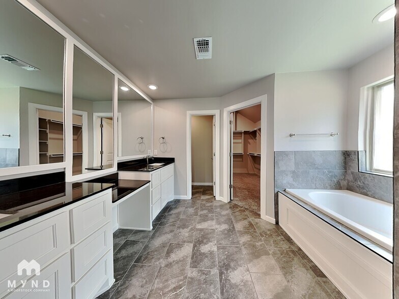 Building Photo - 5400 Riverrun Ct