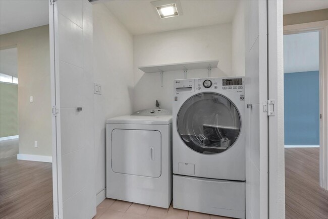 Building Photo - Modern Elegance & Effortless Style l 4BR Santa Clara Home