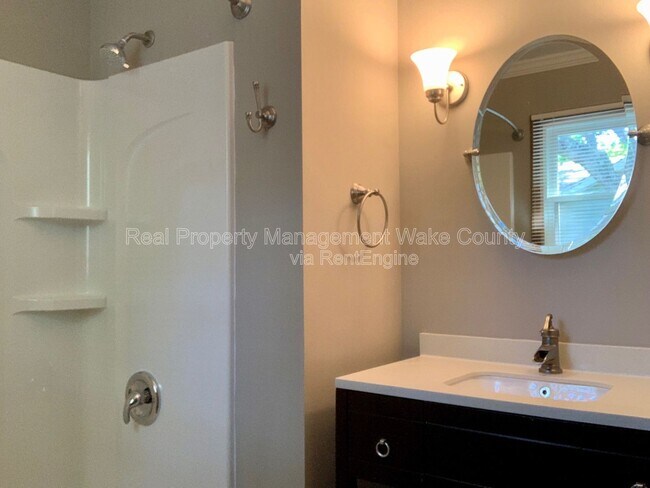 Building Photo - 207 Trillingham Ln