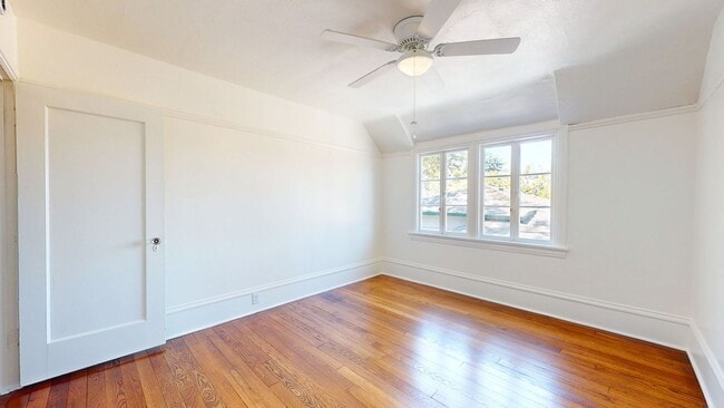 Building Photo - Stunning 4 Bedroom Home In Sought After Pi...