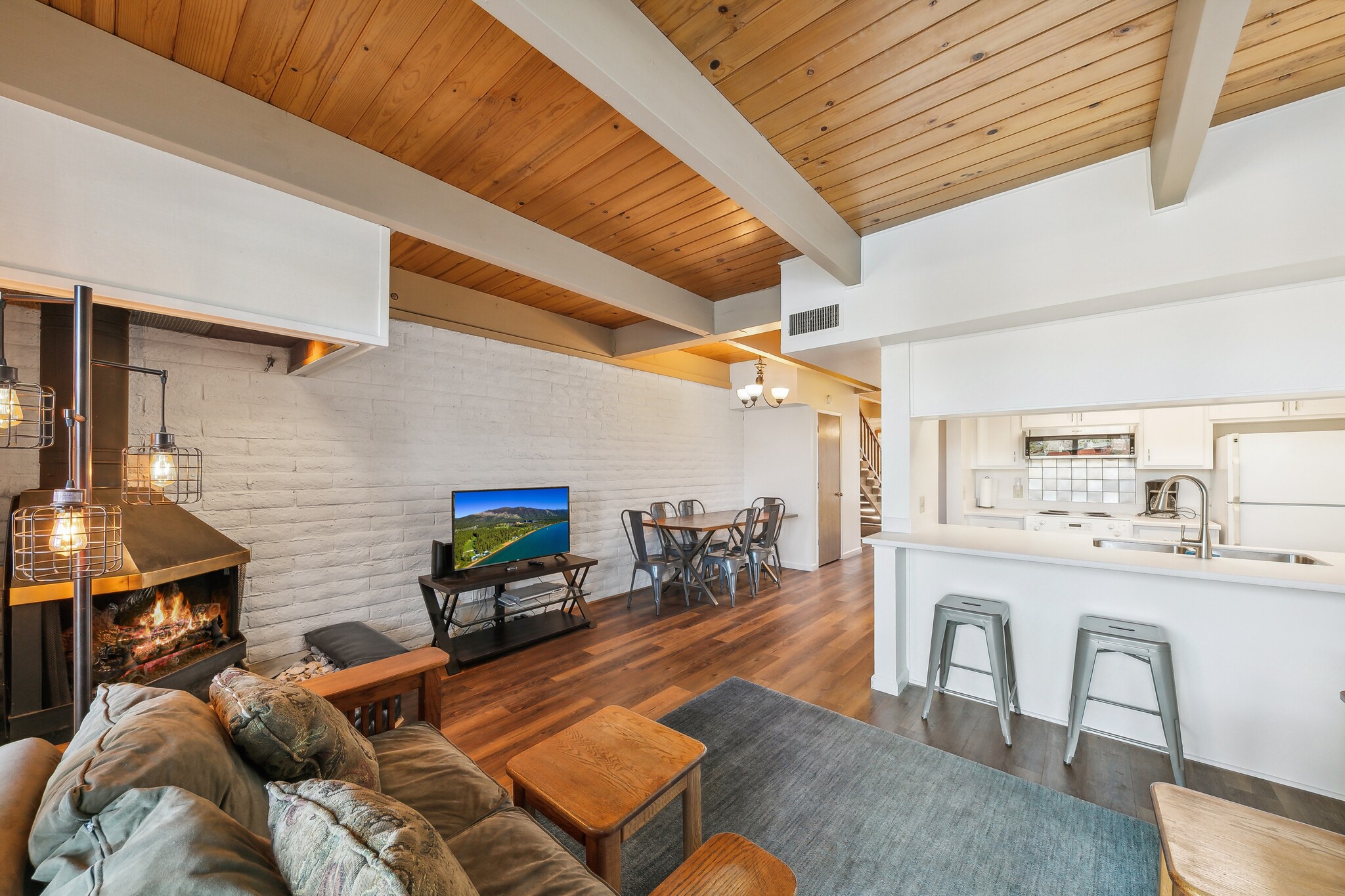 Building Photo - 439 Ala Wai Blvd