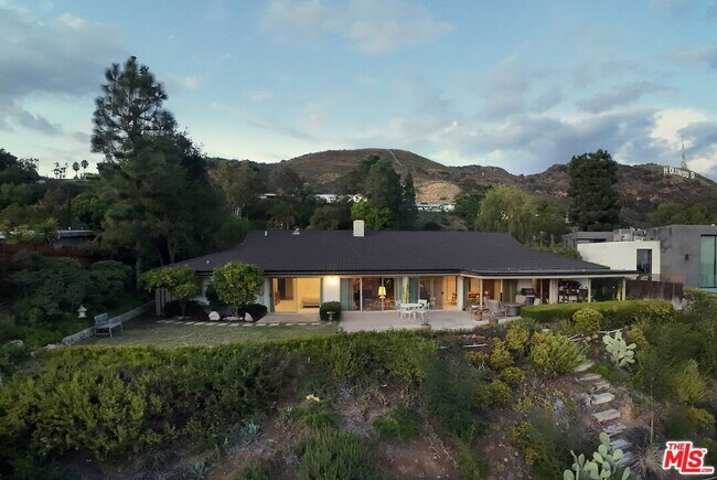 Building Photo - 2701 Lake Hollywood Dr