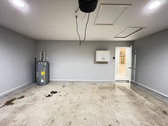 Building Photo - INCREDIBLE 3 Bedroom, 2 Bathroom Home In Ocklawaha!!