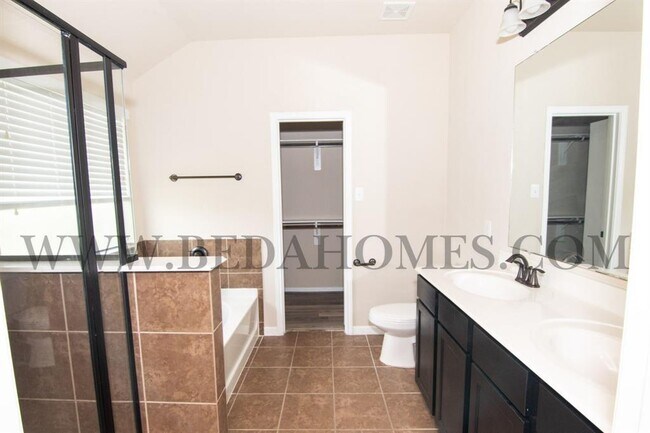 Building Photo - 9134 St Laurent Ln