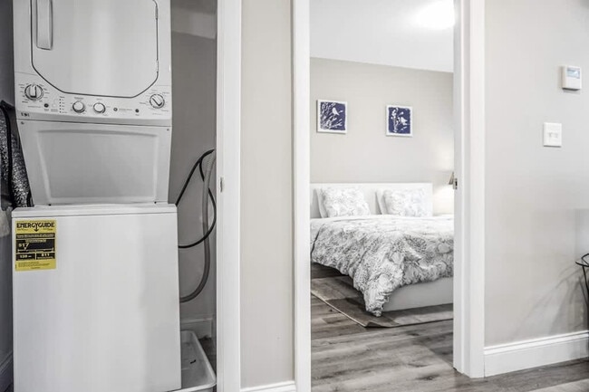 Building Photo - 140 Pearl St