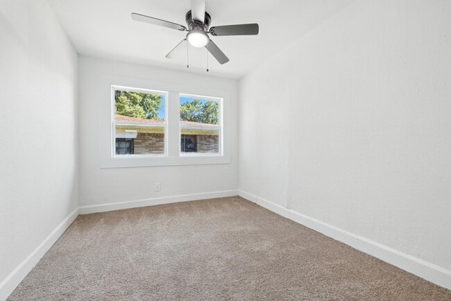 Building Photo - 2526 Caroline Ave