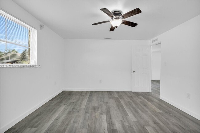 Building Photo - 644 Bonita Ct
