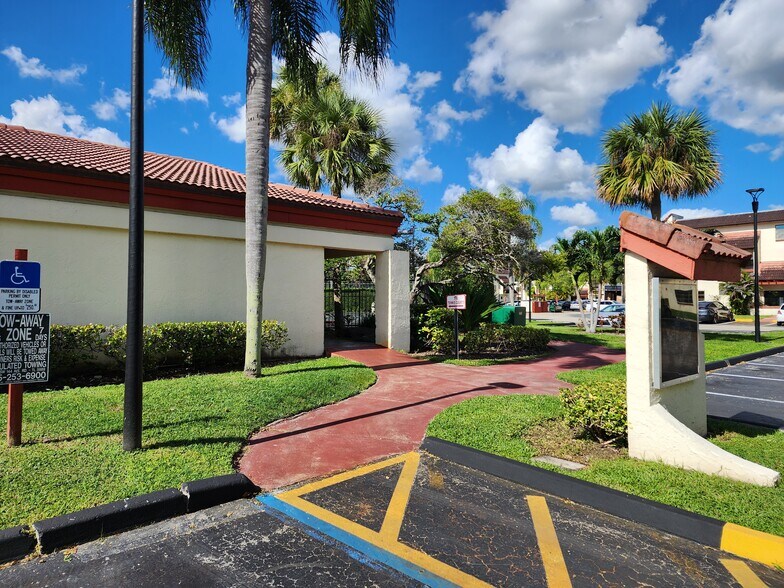 Building Photo - 8600 SW 149th Ave